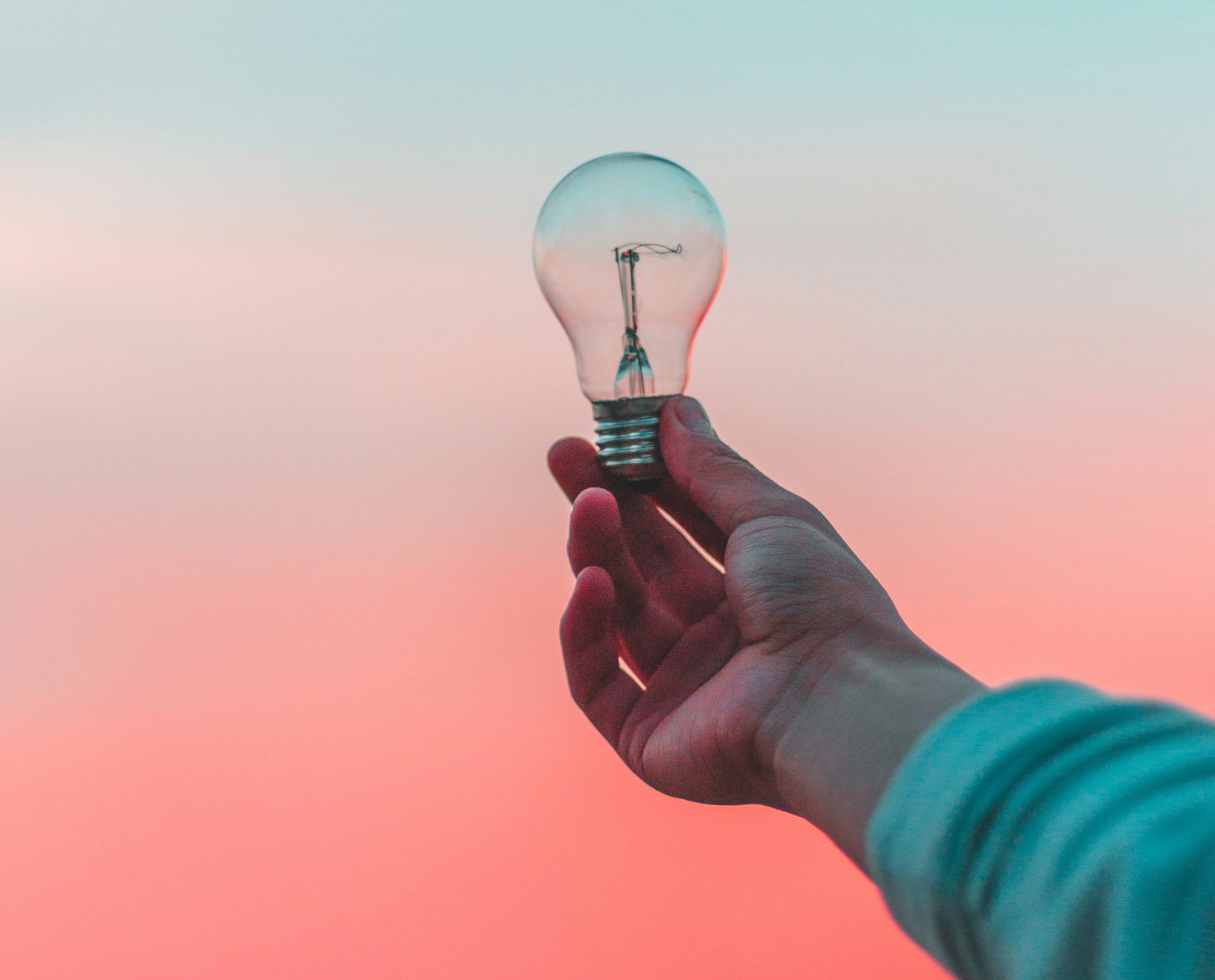 Light bulb: guide for SEO optimization